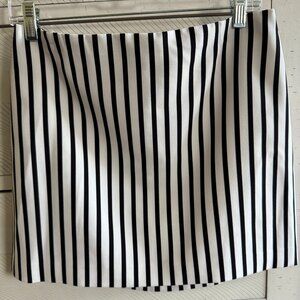 NWT ALICE + OLIVIA FREE STRIPE MINI SKIRT - BLACK AND WHITE - SOLD OUT - SZ 8